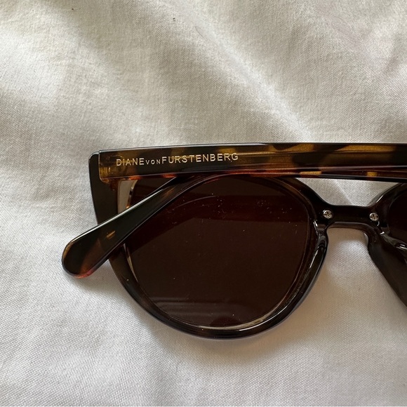 Diane Von Furstenberg Brown and Black Sunglasses - Picture 4 of 4